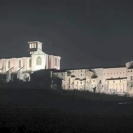 La Casa Tra Gli Ulivi Bed and Breakfast Ασίζη